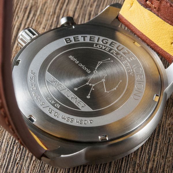 DayeTurner Uur BETEIGEUZE analoge herenhorloge zilver, lichtbruin leer