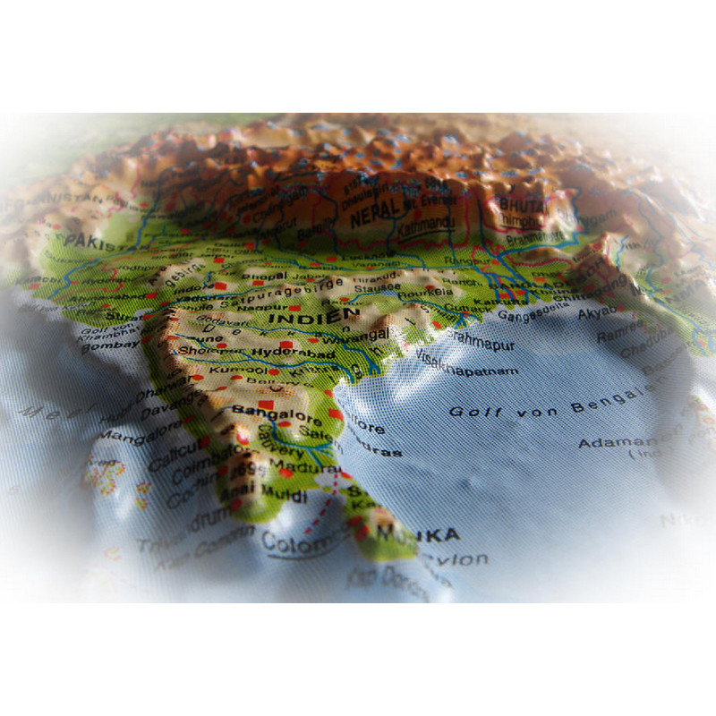 geo-institut Wereldkaart World map Relief Kaart Wereld Zilverlijn fysiek Russisch
